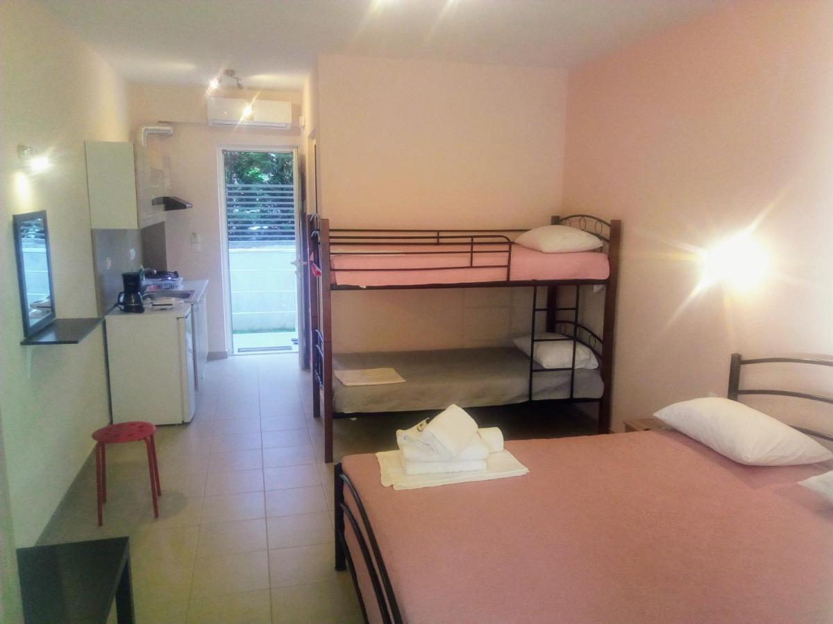 Persefoni Rooms Apartments & Mezonetes โตโรนี ภายนอก รูปภาพ