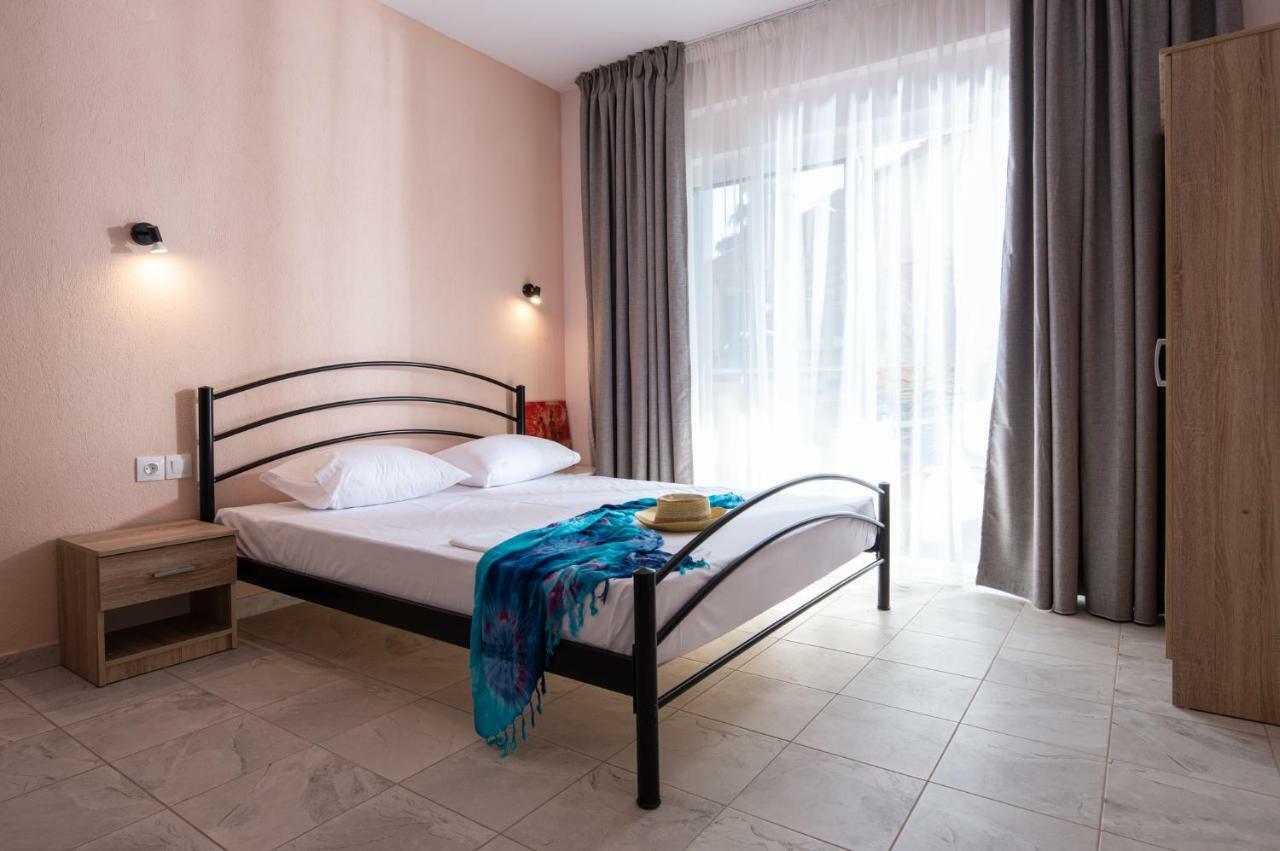 Persefoni Rooms Apartments & Mezonetes โตโรนี ภายนอก รูปภาพ