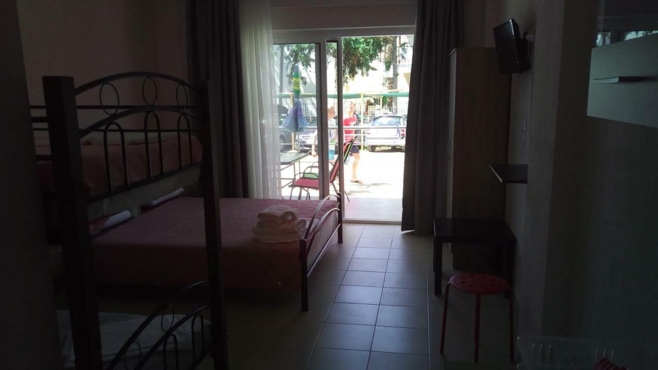 Persefoni Rooms Apartments & Mezonetes โตโรนี ภายนอก รูปภาพ