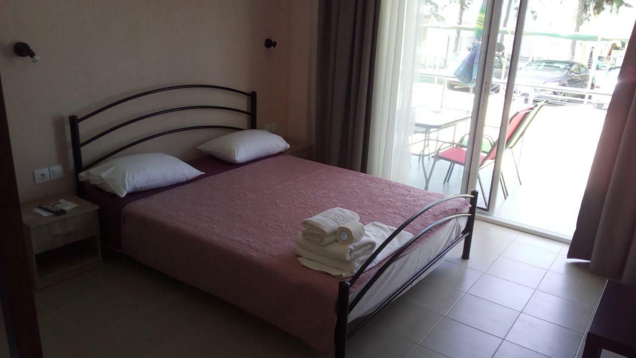 Persefoni Rooms Apartments & Mezonetes โตโรนี ภายนอก รูปภาพ